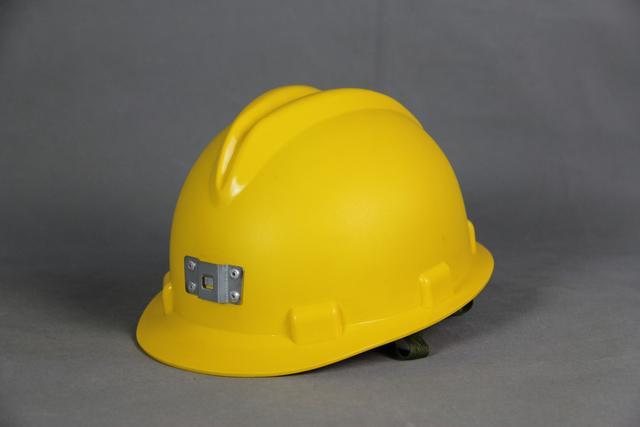 《安全帽》《特种劳动防护用品安全标志产品检测检验规范》abs安全帽